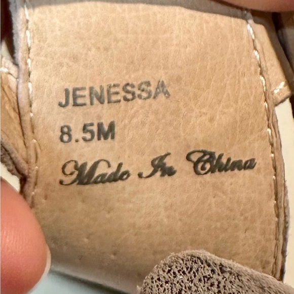 Donald Pliner Women’s Jenessa Metallic Gladiator Zip Close Heeled Sandals Sz 8.5 - Picture 5 of 9